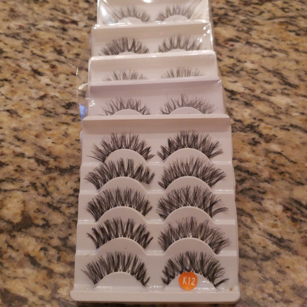6packs of false eyelashes.Clear flexible band